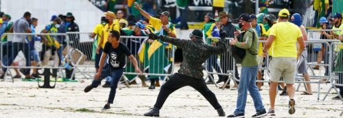 Perigos autoritários rondam democracia brasileira